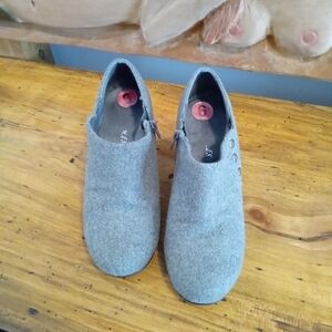 Areosoles Women's Gray Wool Studded Ankle Booties Size 6